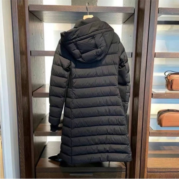 New Burberry long down puffer jacket with hood - Picture 4 of 5